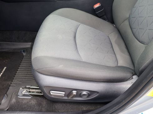 Used 2022 Toyota RAV4 XLE w/ Convenience Package AWD/4WD image 15