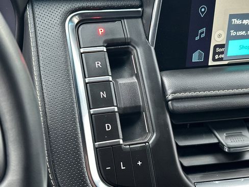 Used 2023 Chevrolet Suburban Premier image 23