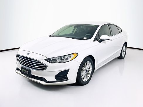 Used 2020 Ford Fusion SE FWD image 3