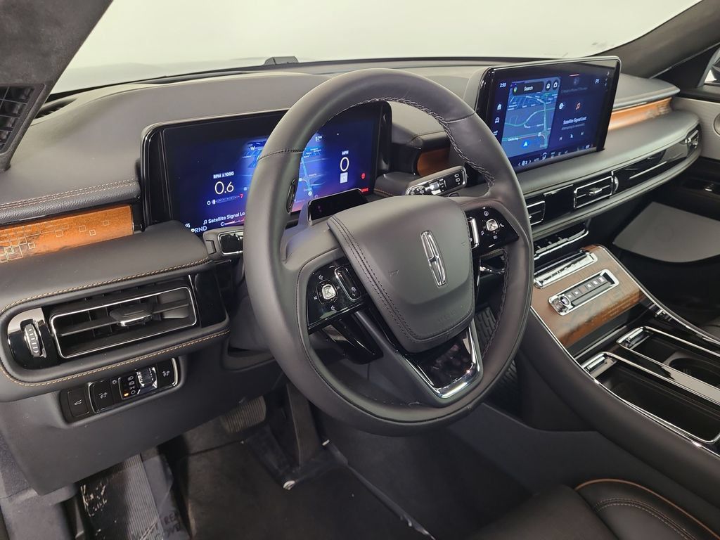 Used 2025 Lincoln Aviator Black Label AWD/4WD image 14