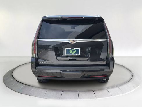 Certified 2019 Cadillac Escalade Luxury w/ LPO, Escalade Noir Package RWD image 4