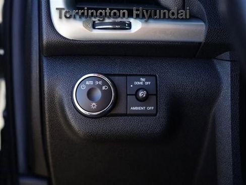 Used 2016 GMC Acadia SLE image 17