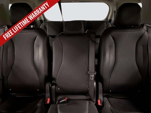 Used 2025 Kia Carnival FWD image 27
