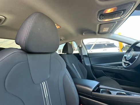 Used 2025 Hyundai Elantra Hybrid FWD image 17