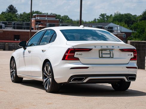 Certified 2022 Volvo S60 B5 Momentum w/ Premium Package AWD/4WD image 5