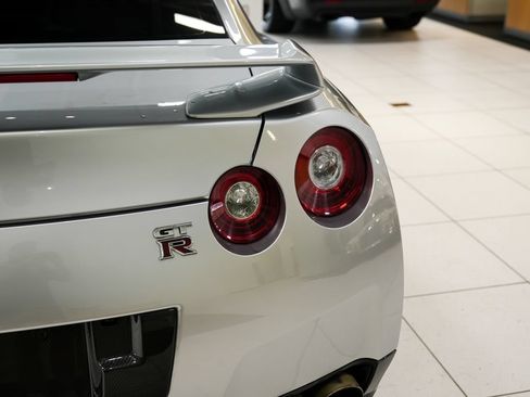 Used 2016 Nissan GT-R Premium AWD/4WD image 12