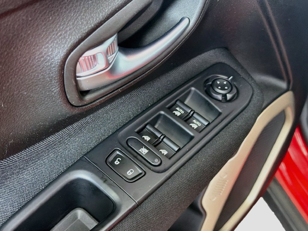 Used 2017 Jeep Renegade Sport w/ Power & Air Group FWD image 18