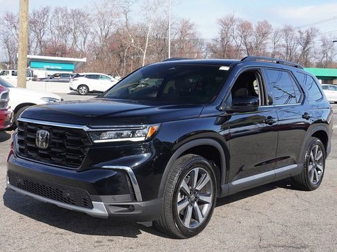 Used 2025 Honda Pilot Touring image 10