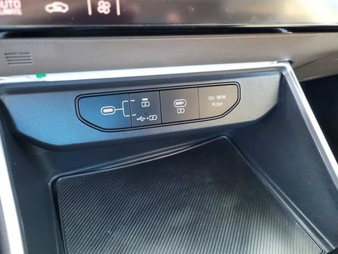 Used 2025 Kia Carnival FWD image 13