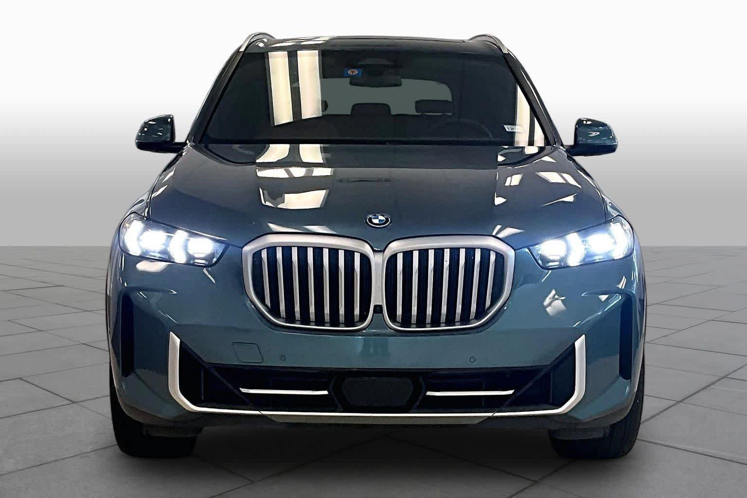Used 2024 BMW X5 xDrive50e w/ Parking Assistance Package AWD/4WD image 3