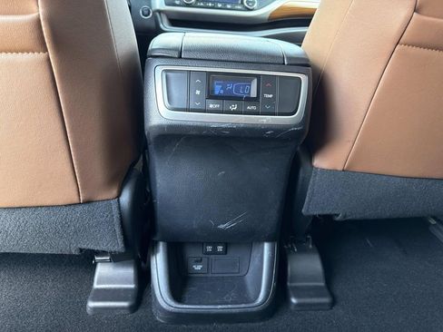 Used 2018 Toyota Highlander Limited image 16