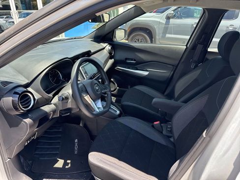 Used 2019 Nissan Kicks SV FWD image 13