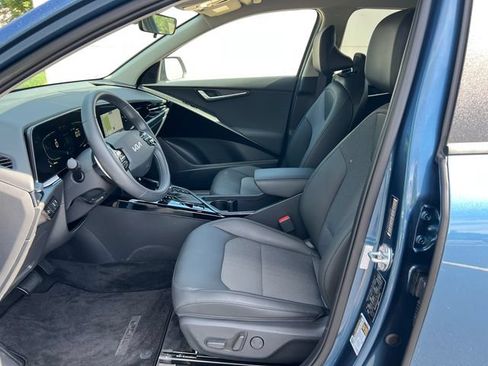 Used 2024 Kia Niro EX FWD image 3