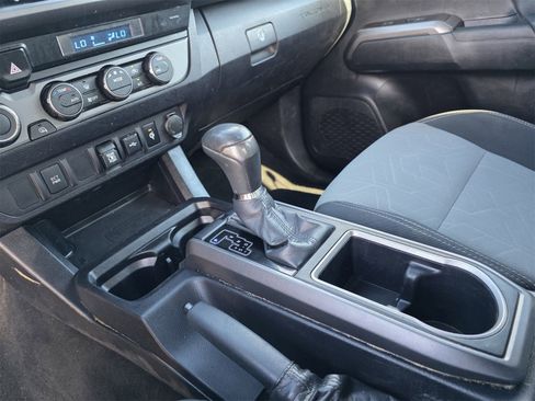 Used 2021 Toyota Tacoma TRD Off-Road image 15