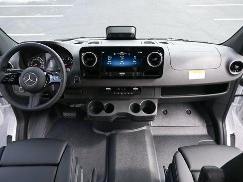 Used 2026 Mercedes-Benz Sprinter 2500 image 18
