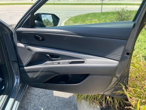 Used 2025 Hyundai Elantra Sport FWD image 28