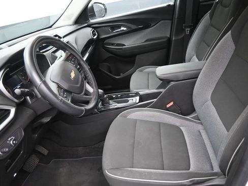 Used 2023 Chevrolet TrailBlazer LS FWD image 12