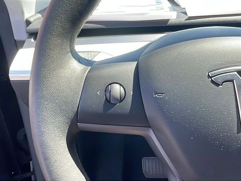 Used 2024 Tesla Model Y Long Range RWD image 21
