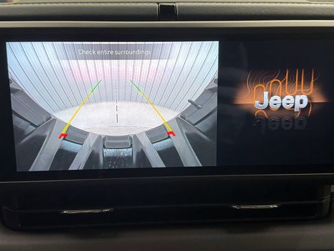 Used 2025 Jeep Wrangler Unlimited Sahara image 22