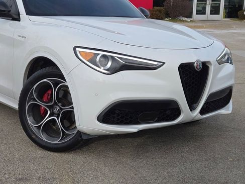 Used 2022 Alfa Romeo Stelvio Veloce image 2