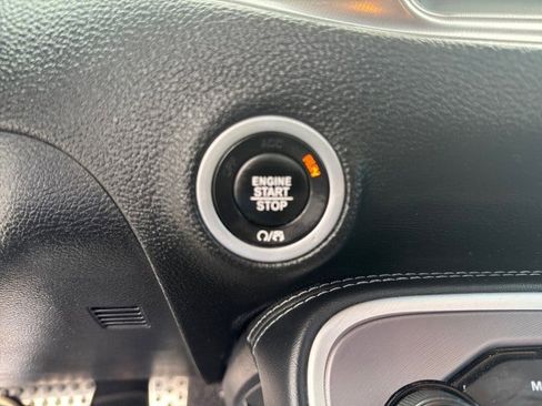 Used 2022 Dodge Challenger SXT image 12