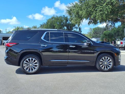 Used 2023 Chevrolet Traverse Premier FWD image 3