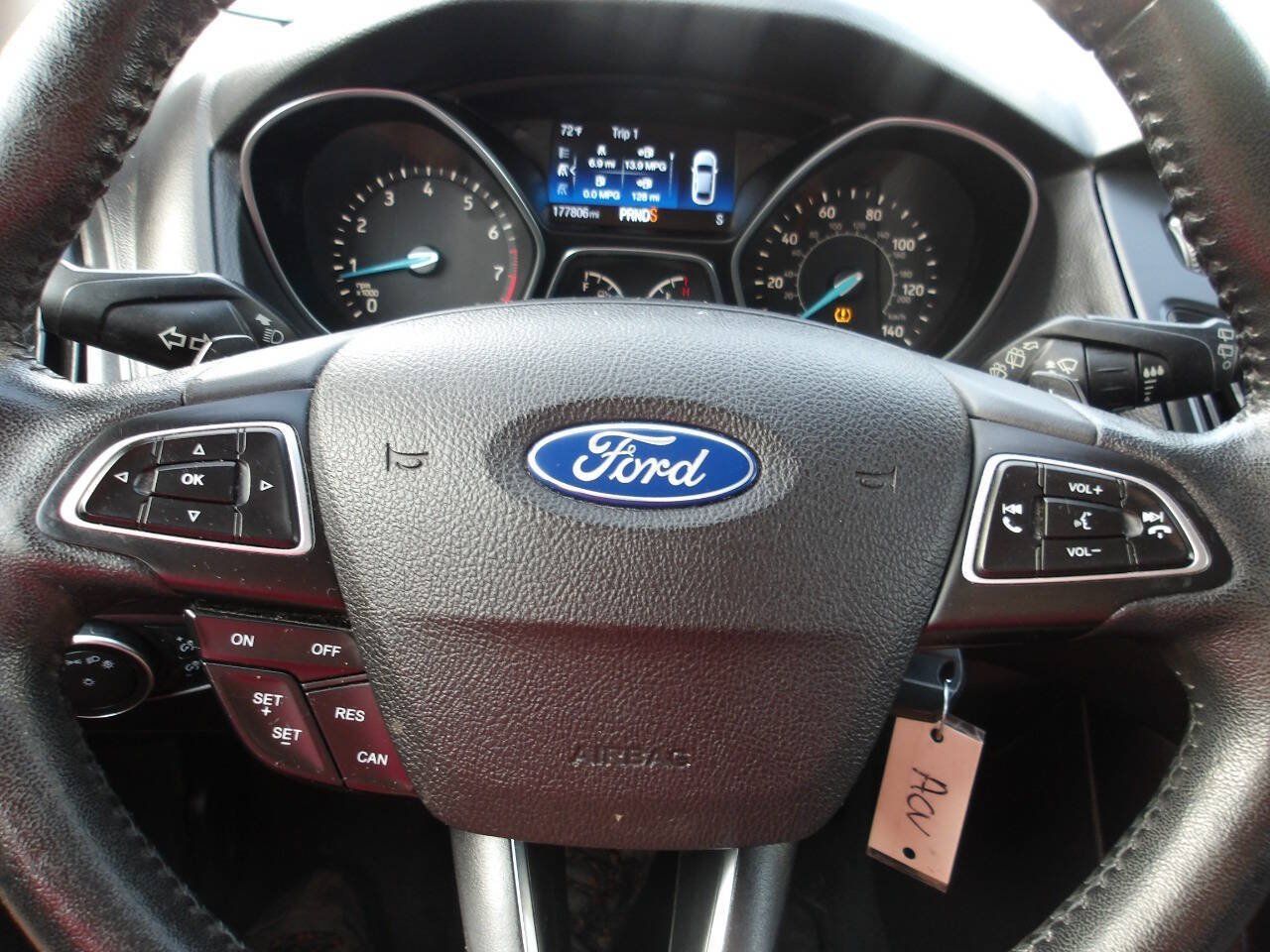 Used 2015 Ford Focus SE w/ SE Sport Package FWD image 17