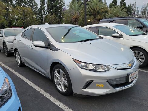 Used 2017 Chevrolet Volt LT w/ Comfort Package FWD image 3