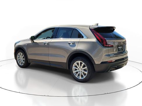 Used 2023 Cadillac XT4 Luxury w/ Cold Weather Package FWD image 6