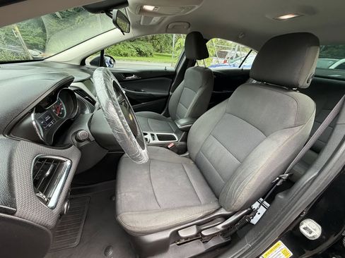 Used 2017 Chevrolet Cruze LS FWD image 19