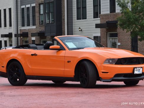 Used 2010 Ford Mustang GT RWD image 4