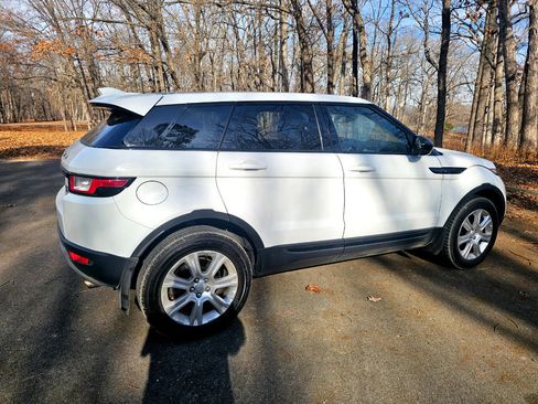 Used 2017 Land Rover Range Rover Evoque SE image 3