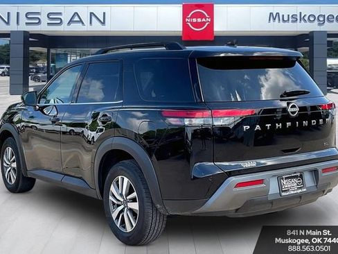 Used 2026 Nissan Pathfinder SL FWD image 4