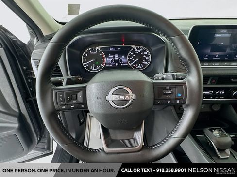 Certified 2025 Nissan Rogue SV FWD image 11