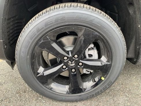 New 2025 Jeep Grand Cherokee L Altitude image 11