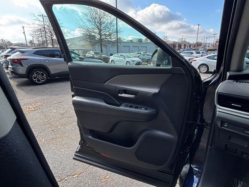 Used 2025 Toyota Grand Highlander XLE image 20