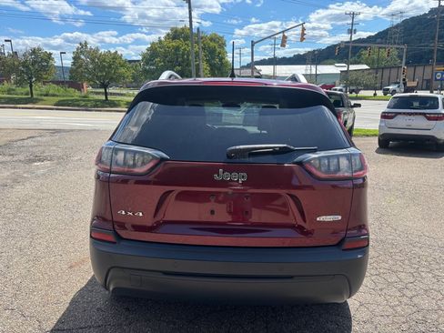 Used 2019 Jeep Cherokee Latitude Plus w/ Cold Weather Group AWD/4WD image 4