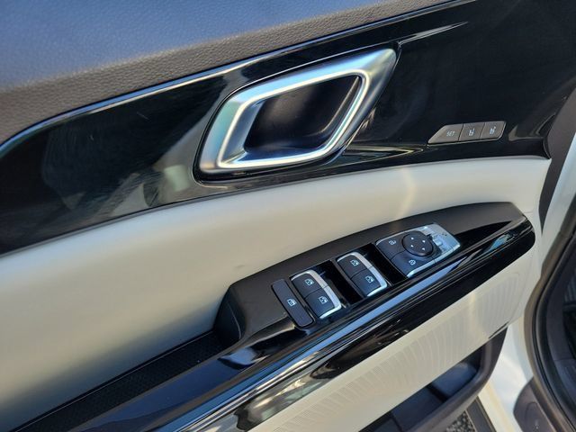 Used 2024 Kia Carnival FWD image 18