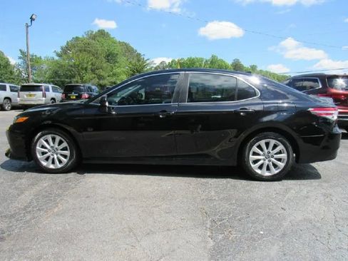 Used 2020 Toyota Camry LE image 3