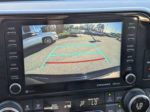 Used 2022 Toyota Highlander Bronze Edition image 19