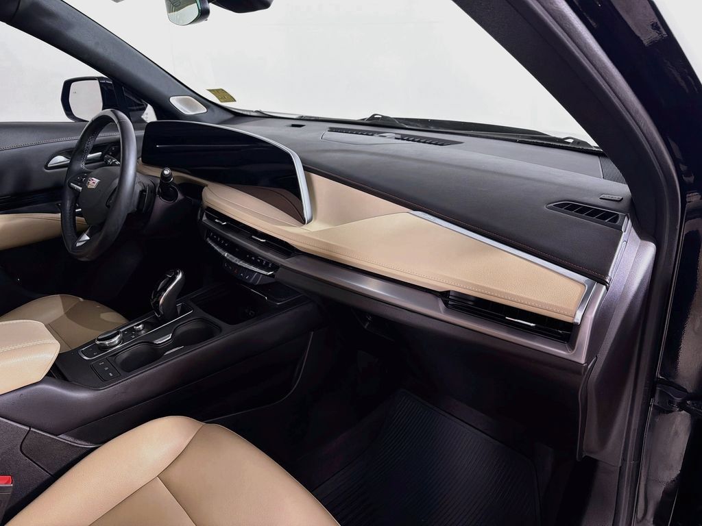 Certified 2024 Cadillac XT4 Luxury w/ Cold Weather Package FWD image 26