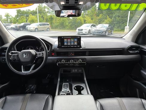 Used 2024 Honda Pilot Touring image 29