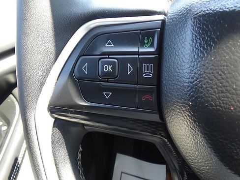Certified 2025 Jeep Grand Cherokee L Altitude AWD/4WD image 22