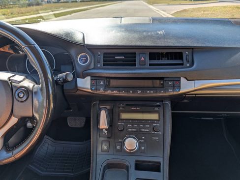 Used 2016 Lexus CT 200h image 29