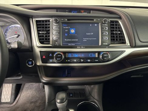 Used 2014 Toyota Highlander Limited FWD image 23