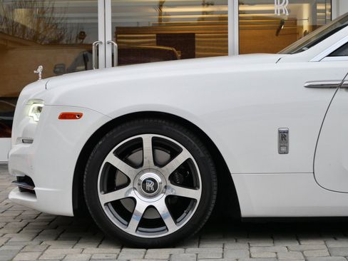 Used 2017 Rolls-Royce Dawn image 11
