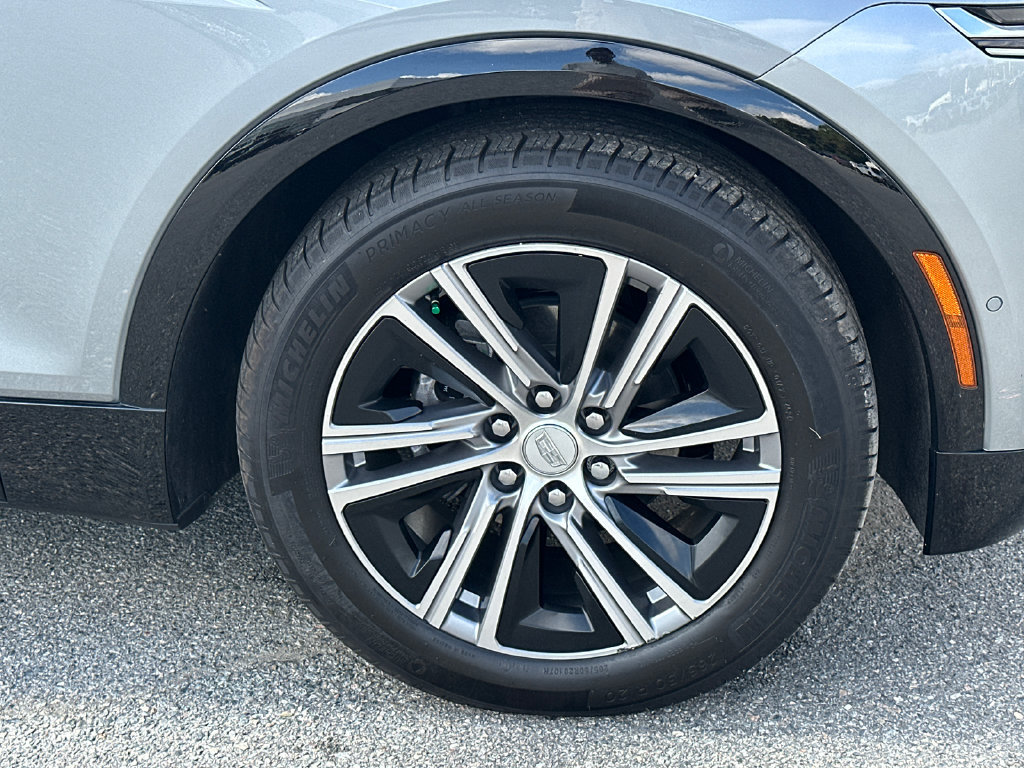 Used 2025 Cadillac Lyriq Luxury AWD/4WD image 12