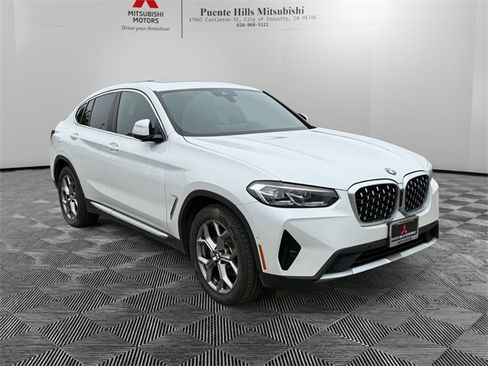 Used 2023 BMW X4 xDrive30i image 3