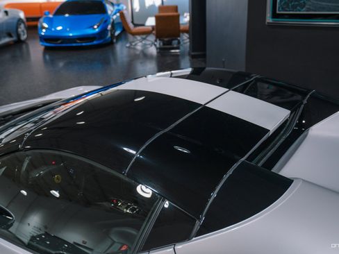 Used 2022 Ferrari SF90 Spider image 39