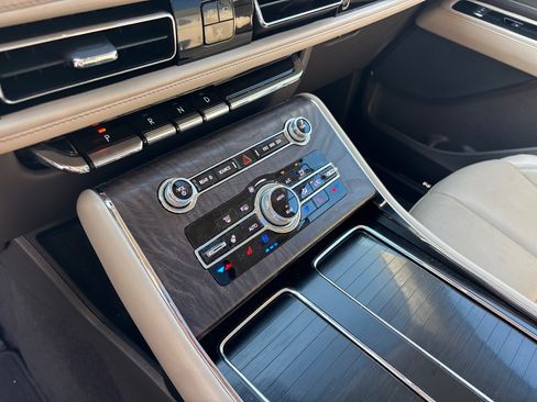Used 2021 Lincoln Aviator Reserve w/ Equipment Group 201A AWD/4WD image 22